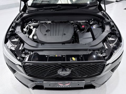 Volvo XC60 B5 ULTRA BLACK EDITION AWD 19