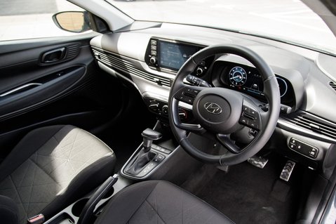 Hyundai BAYON T-GDI SE CONNECT DCT MHEV 4