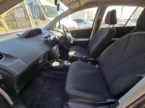 Toyota Yaris T SPIRIT MM VVT-I 14