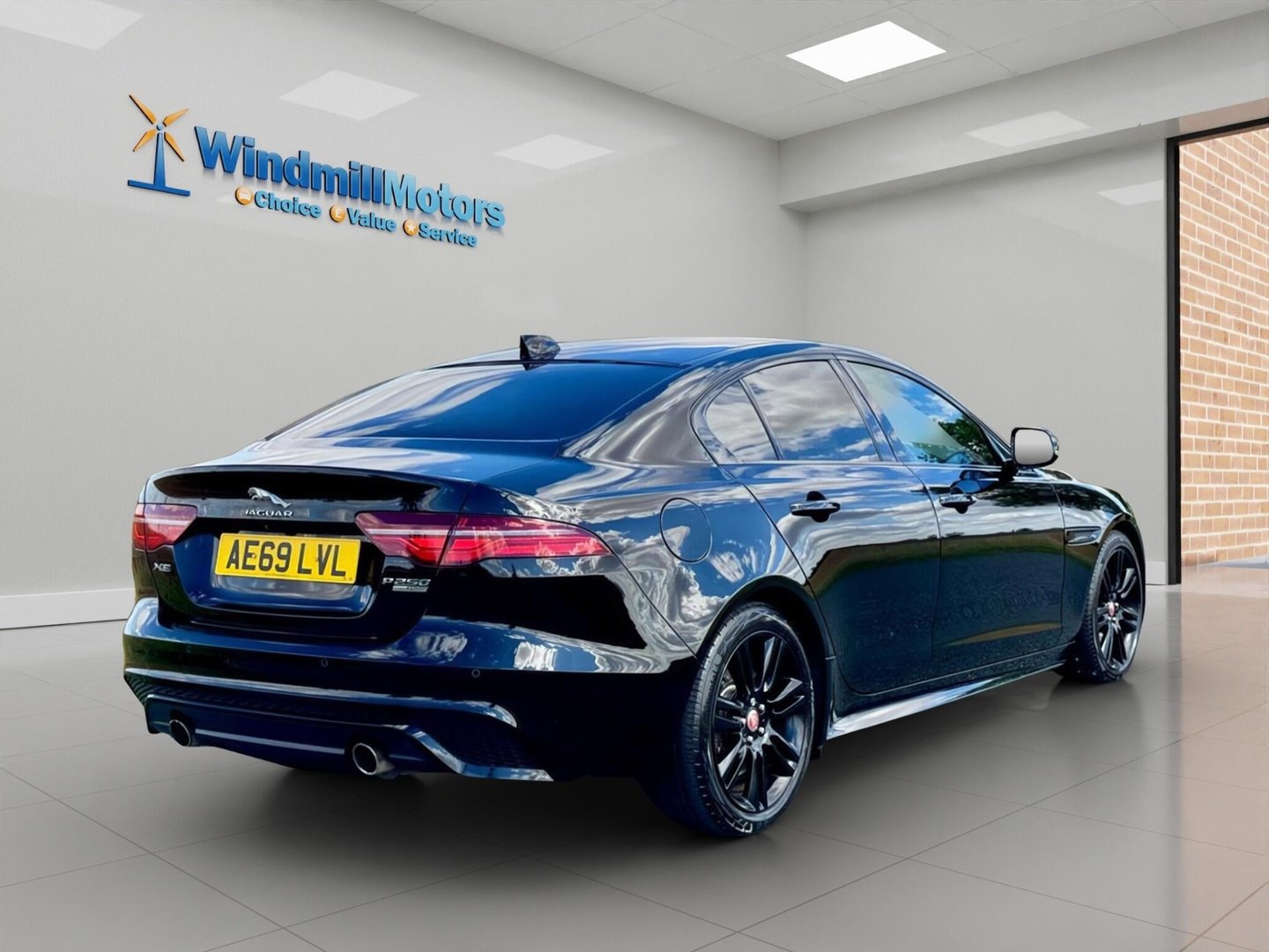 2019 Jaguar XE — image 7