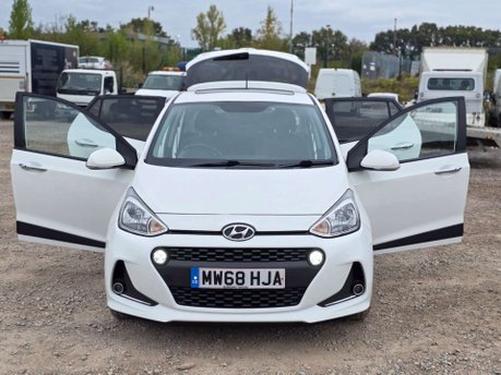 Hyundai i10 1.2 Premium SE Hatchback 5dr Petrol Auto Euro 6 (87 ps) 28