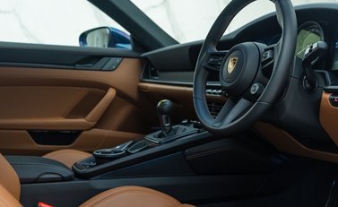 Porsche 911 GT3 TOURING (992) 13