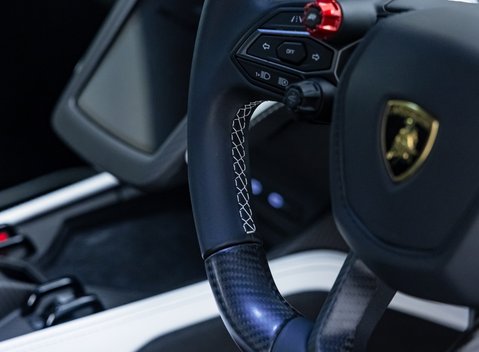Lamborghini Revuelto 28