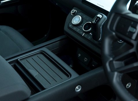 Land Rover Defender 110 75th Anniversary P400e 19
