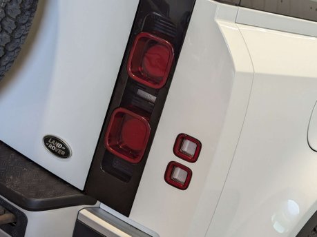 Land Rover Defender 2.0 Defender SE D Auto 4WD 5dr 43