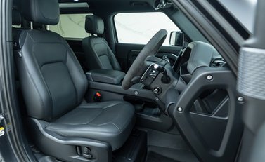 Land Rover Defender 90 V8 P525 URBAN 14