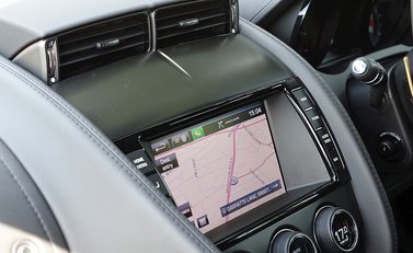 Jaguar F-Type V6 S Convertible 30