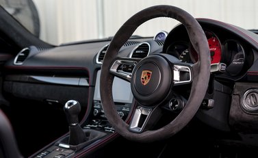 Porsche 718 Cayman GTS 11