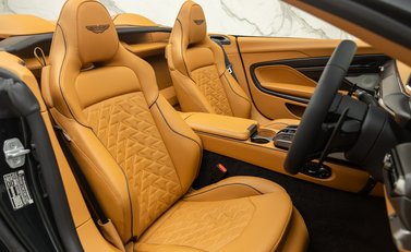 Aston Martin Vanquish Volante 14