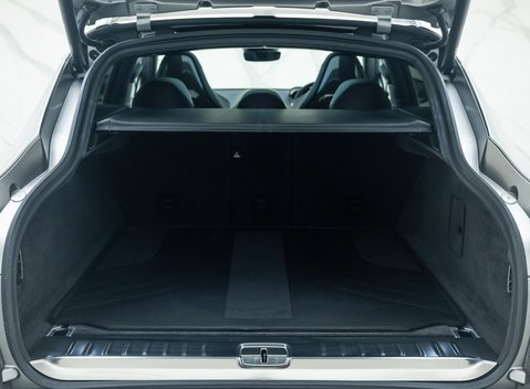 Aston Martin DBX 707 44