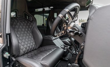 Land Rover Defender 90 Urban Truck 12