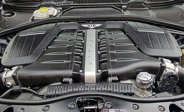 Bentley Flying Spur V8 4