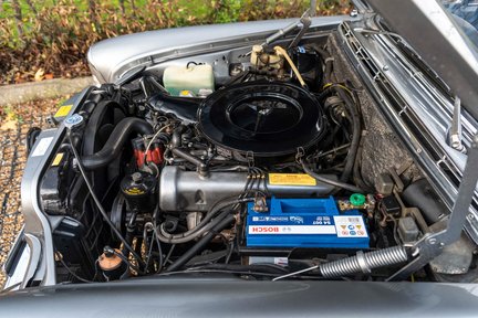 Mercedes-Benz S 280 SE 3.5 Saloon 38