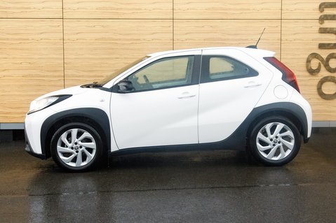 Toyota Aygo X VVT-I PURE 13