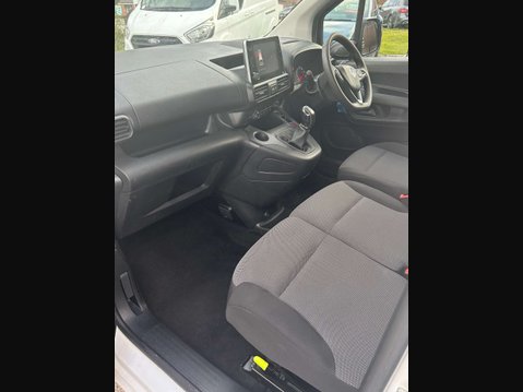 Vauxhall Combo 1.5 Turbo D 2300 Sportive Panel Van 4dr Diesel Manual L1 H1 Euro 6 (100 ps) 17