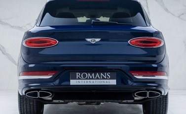 Bentley Bentayga V8 First Edition LHD 8