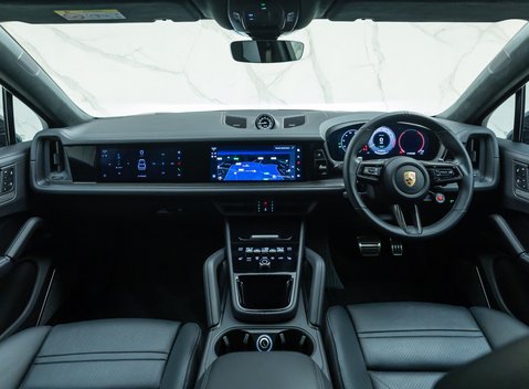 Porsche Cayenne TURBO E-HYBRID Coupe with GT Package 19