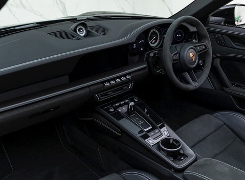 Porsche 911 (992) Targa 4 GTS 15