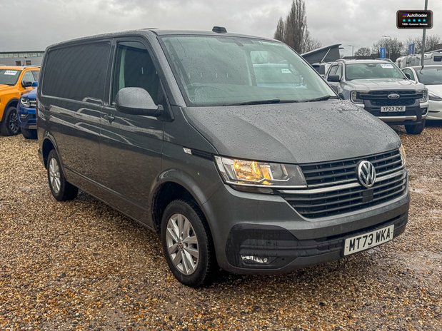 Volkswagen Transporter AUTO SWB L1H1 Low Roof Highline T30 Air Con Alloys Sensors EURO 6 4
