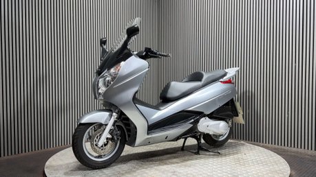 Honda Fes SILVERWING 2008 ONLY 415 MILES 1 OWNER MOT OCTOBER 2027 125CC 5