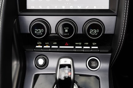 Jaguar F-Type R-Dynamic Black 27