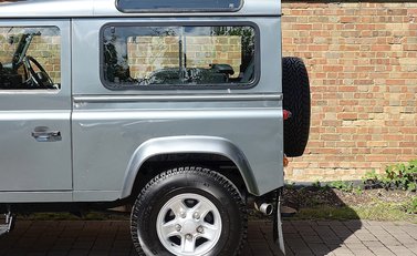 Land Rover 90 County 6