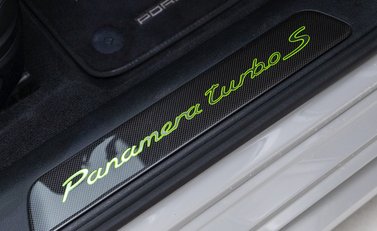 Porsche Panamera Turbo S E-Hybrid Sport Turismo 33