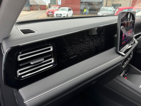 Volkswagen Tiguan 2.0 TDI Elegance DSG Euro 6 (s/s) 5dr 31
