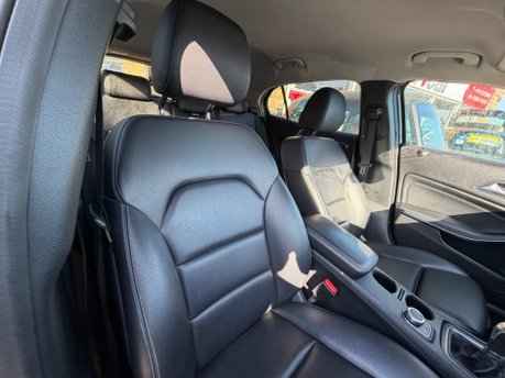 Mercedes-Benz GLA GLA 200 SE 10