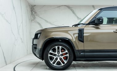 Land Rover Defender 110 X P400 33
