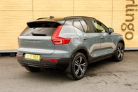 Volvo XC40 B4 R-DESIGN MHEV 2