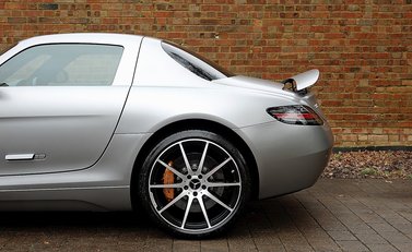 Mercedes-Benz SLS AMG GT 7