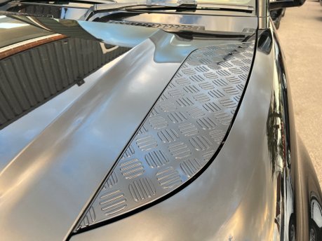 Land Rover Defender X MHEV 23