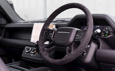 Land Rover Defender 90 V8 11