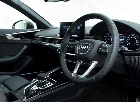 Audi RS4 Avant Carbon Black 9