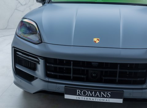 Porsche Cayenne TURBO E-HYBRID Coupe with GT Package 31