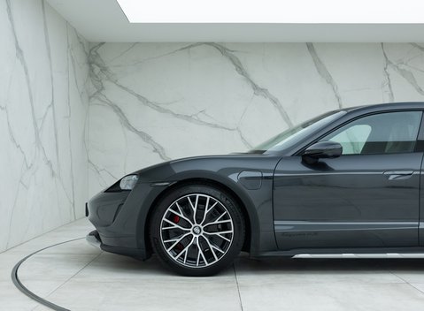 Porsche Taycan 4S Cross Turismo 35