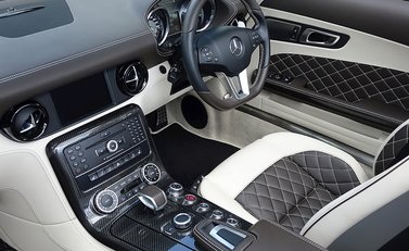 Mercedes-Benz SLS AMG GT Roadster 12