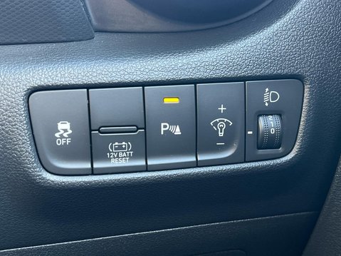 Hyundai KONA GDI PREMIUM 42