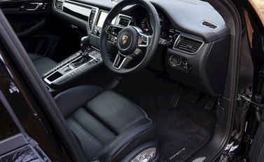 Porsche Macan Turbo 13
