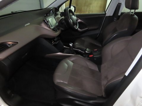 Peugeot 2008 E-HDI FELINE 11