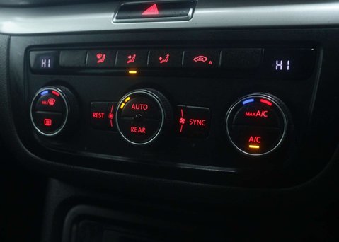 Volkswagen Sharan 1.4 Sharan SE Nav TSi Semi-Auto 5dr 30