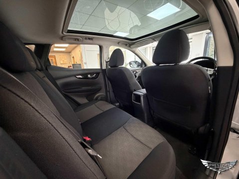 Nissan Qashqai 1.2 DIG-T N-Connecta 2WD Euro 6 (s/s) 5dr 63