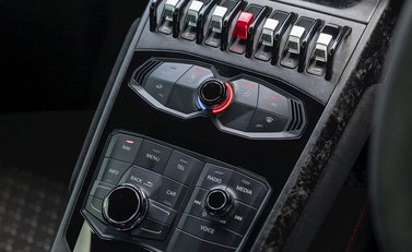 Lamborghini Huracan LP640-4 Performante 16