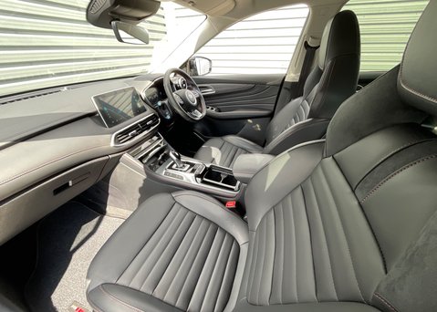 MG HS 1.5 T-GDI PHEV TROPHY 11