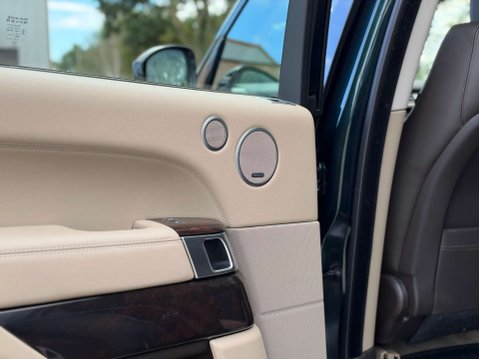 Land Rover Range Rover 4.4 Range Rover Vogue SDV8 Auto 4WD 5dr 35