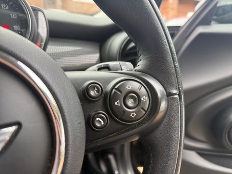 Mini Hatch 1.5 Cooper Euro 6 (s/s) 3dr 23