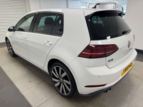 Volkswagen Golf 1.4 Golf GTE Advance Semi-Auto 5dr 26
