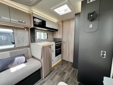 Swift Challenger Exclusive 560 SE 17