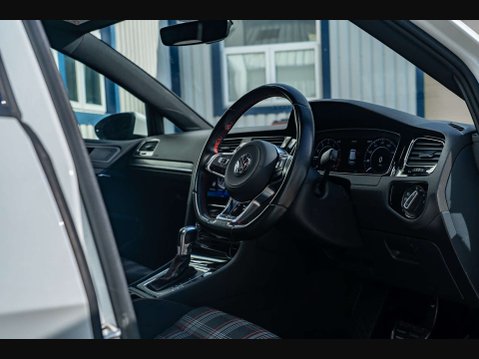 Volkswagen Golf 2.0 Golf GTi Performance TSi Semi-Auto 5dr 11